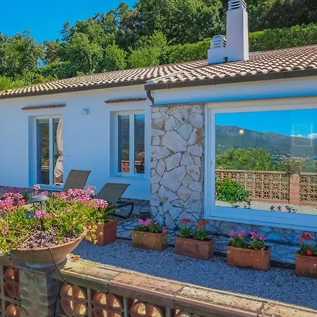 Acquabona Villa *